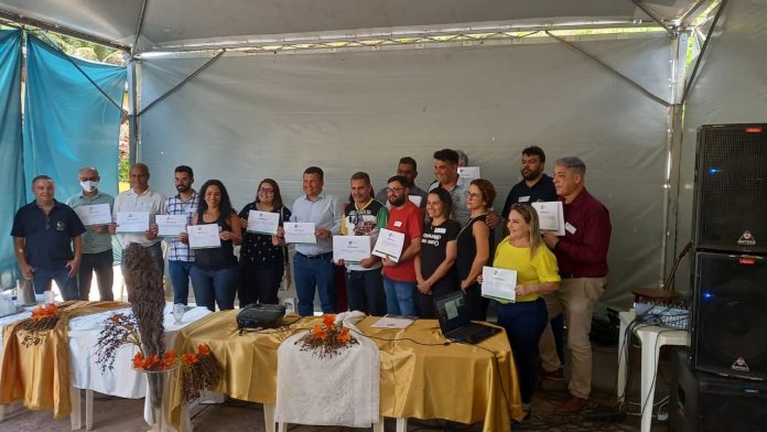 Representantes dos municípios associados ao CTMAM
