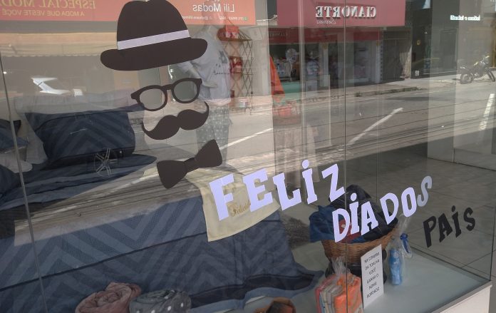 A pesquisa teve como objetivo conhecer melhor as preferências dos consumidores na hora de comprar o presente de Dia dos Pais - Foto Aciapi-CDL-Divulgação