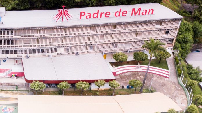 Fachada Colégio Padre de Man