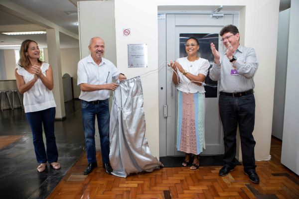 Lilian Araújo, presidente com Conselho do Idoso, José Vespasiano, vice-prefeito de Timóteo, Rosanna Borges, sec. de Desenvolvimento Social, e o presidente da Fundação Aperam Venilson Vitorino