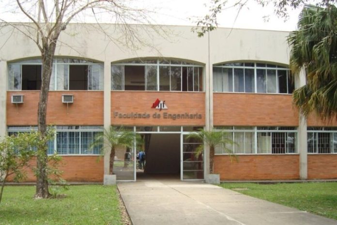 Infestação de pulgas suspende aulas em JF