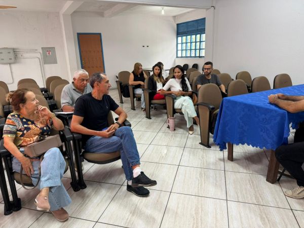 foto reunião educação 2