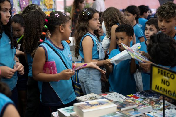 A Feira do Livro do 17º Salão do Livro pode ser visitada até domingo (1)