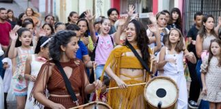 Artistas do Vale do Aço encerram temporada do espetáculo Festejas em Araçuaí nesta terça