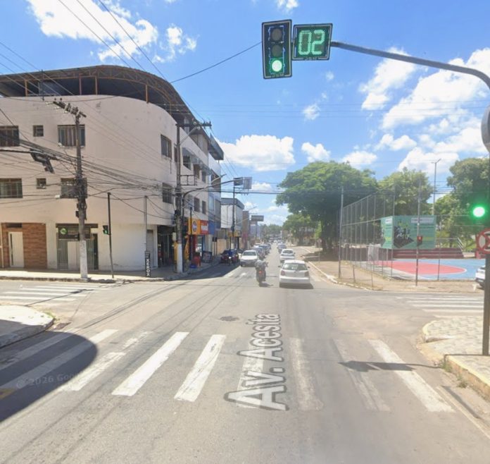 Avenida Acesita com Rua Maria Rodrigues de Carvalho