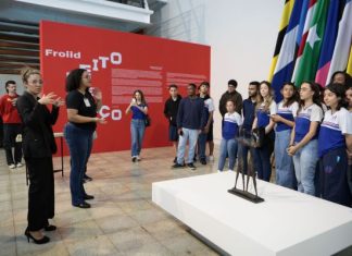 Exposição inédita “Peito de Aço” reúne arte, memória e jogo na Galeria do Teatro Usiminas