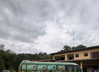 Centro de Terapias de Santana do Paraíso recebe novo ônibus para transportar famílias e pacientes
